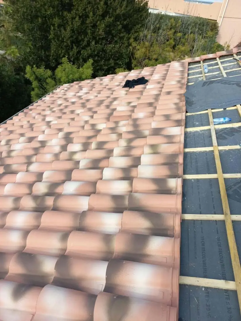 Pose de tuiles sur liteaux et écran de sous-toiture
